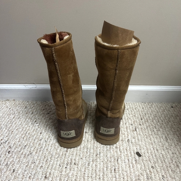 UGG Tan and Cream Women's Boots - Picture 8 of 9